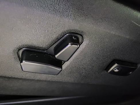 Used 2017 Dodge Grand Caravan GT image 28