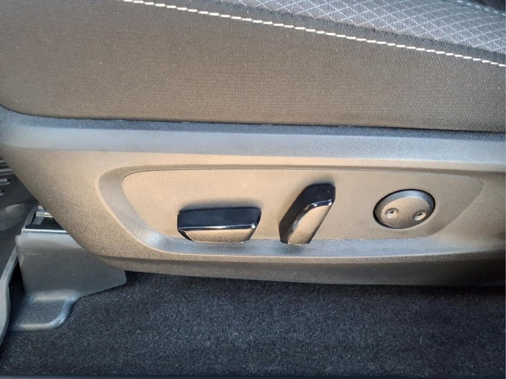 Used 2026 Nissan Pathfinder SV FWD image 13