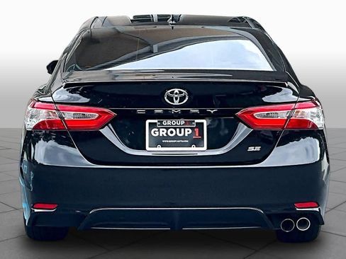 Used 2020 Toyota Camry SE FWD image 5