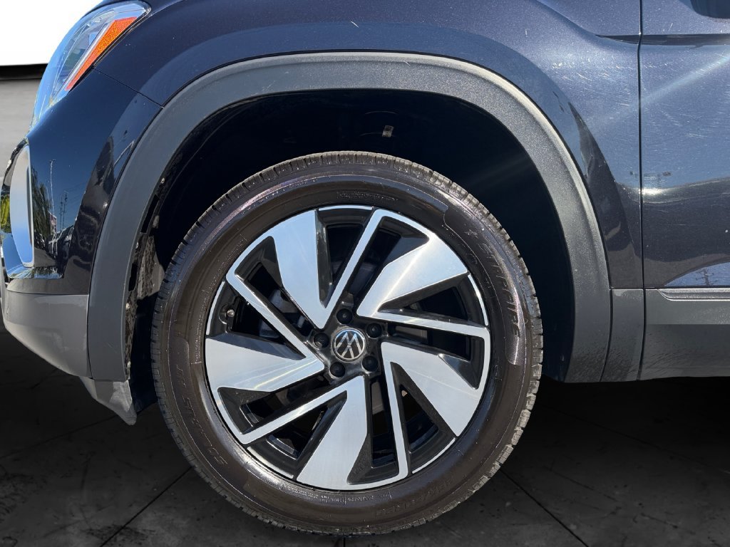 Used 2025 Volkswagen Atlas SE FWD image 14