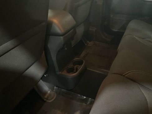 Used 2017 Jeep Wrangler Unlimited Rubicon w/ Cold Weather Group image 31