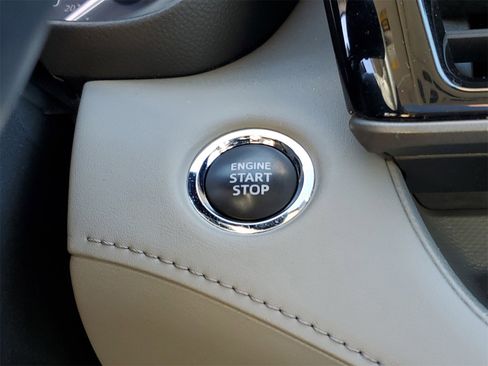 Certified 2023 Toyota Highlander XLE image 31