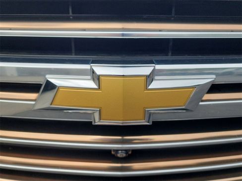 Used 2021 Chevrolet Suburban High Country w/ Premium Package image 32