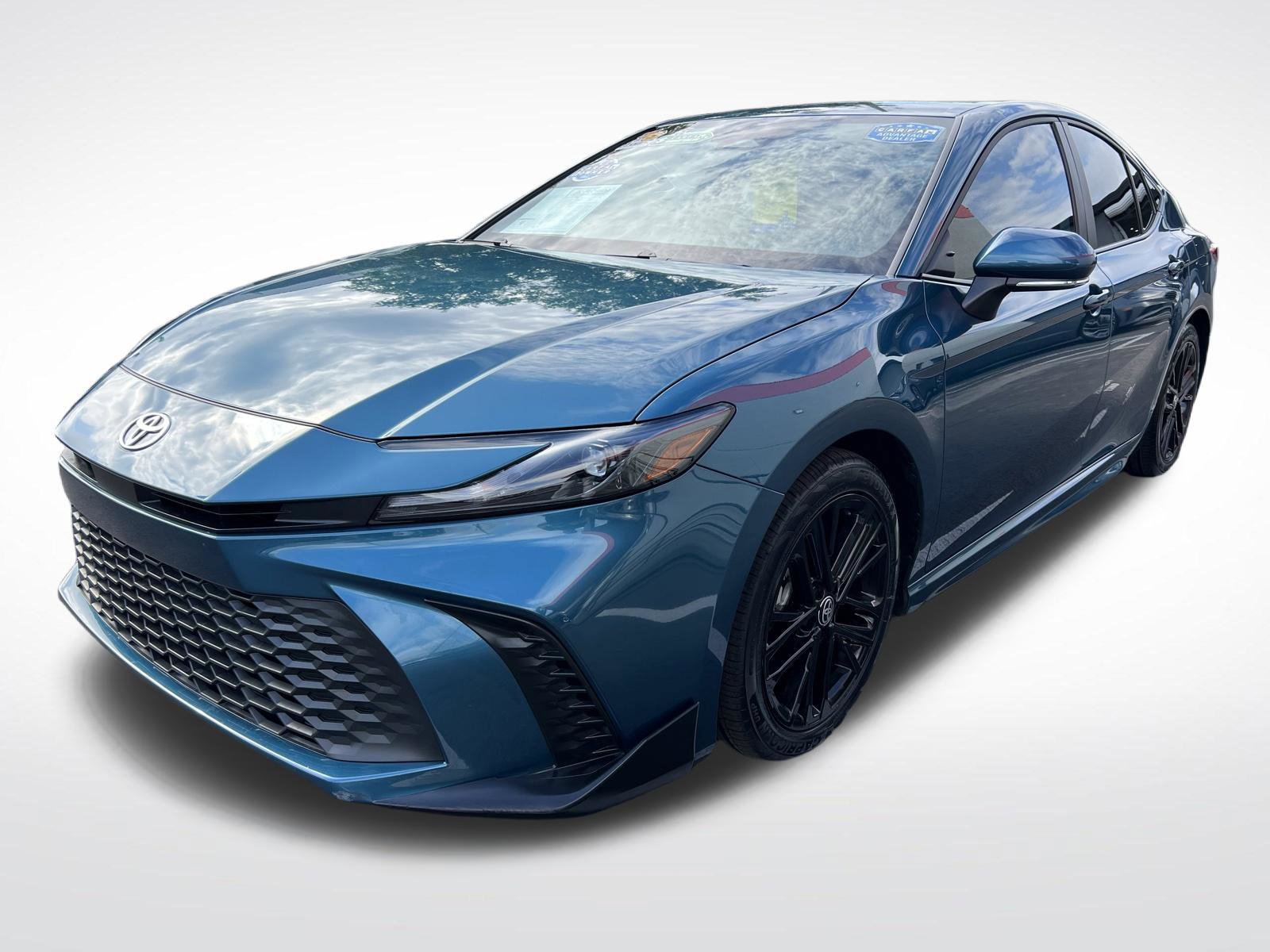 Used 2025 Toyota Camry SE FWD image 3