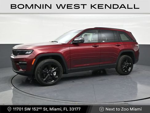 Used 2025 Jeep Grand Cherokee Limited w/ Black Appearance Package RWD image 1