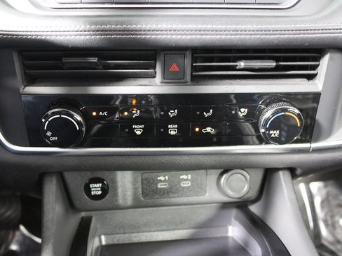 Used 2024 Nissan Rogue S FWD image 13