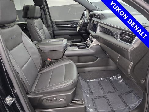Used 2023 GMC Yukon Denali w/ Advanced Technology Package image 34