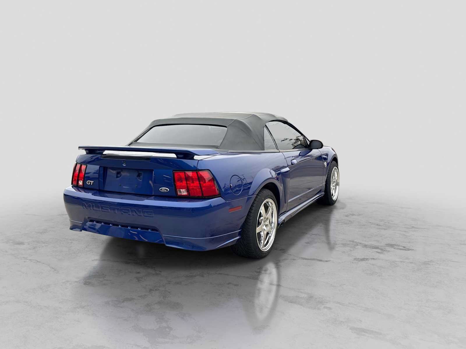 Used 2004 Ford Mustang GT RWD image 6