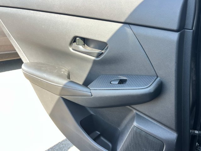 Used 2024 Nissan Sentra SV FWD image 17
