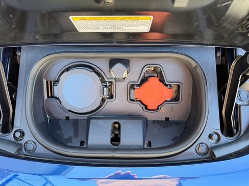 Used 2018 Nissan Leaf SV w/ Protection Package FWD image 46