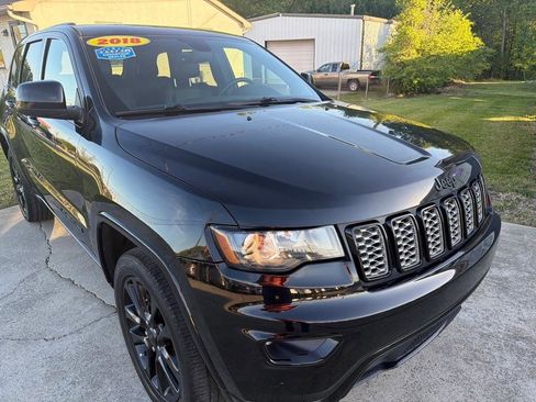 Used 2018 Jeep Grand Cherokee Altitude image 5