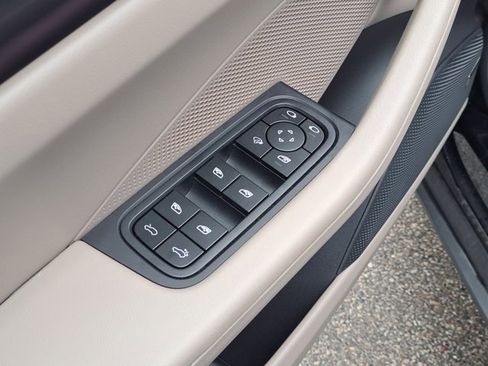 Used 2025 Porsche Macan 4 Electric image 26