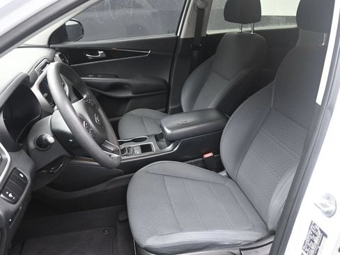 Used 2018 Kia Sorento FWD image 18