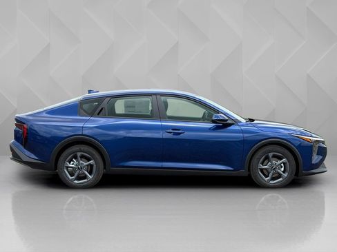 New 2026 Kia K4 LXS image 4