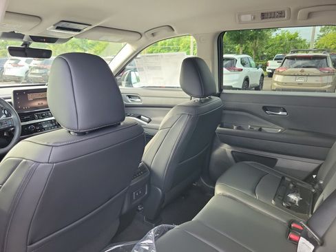 New 2026 Nissan Pathfinder SL FWD image 13