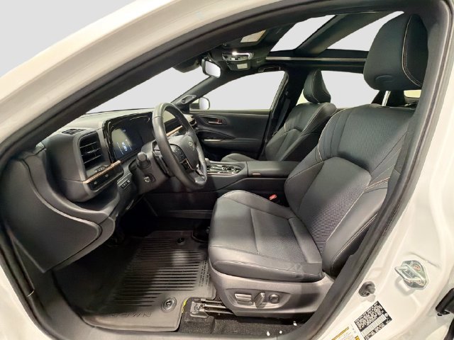 Certified 2025 Toyota Crown Platinum AWD/4WD image 17