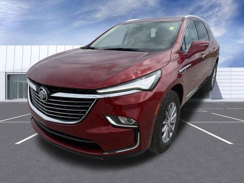 Used 2024 Buick Enclave Essence image 6
