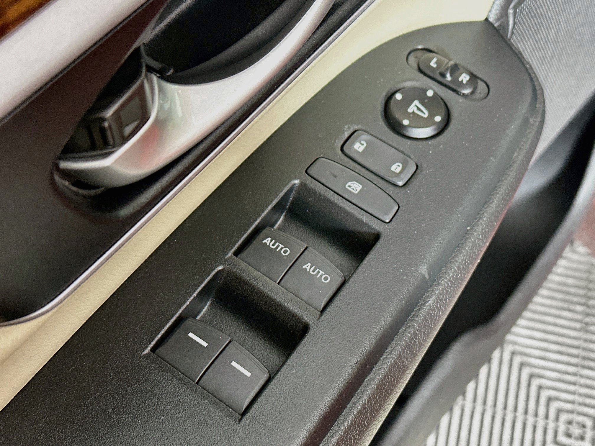 Used 2017 Honda CR-V EX-L image 18