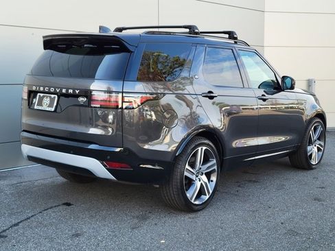 Used 2023 Land Rover Discovery Metropolitan Edition image 4