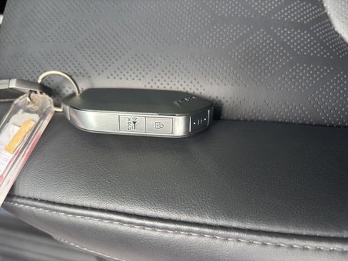 Used 2026 Kia Carnival FWD image 20