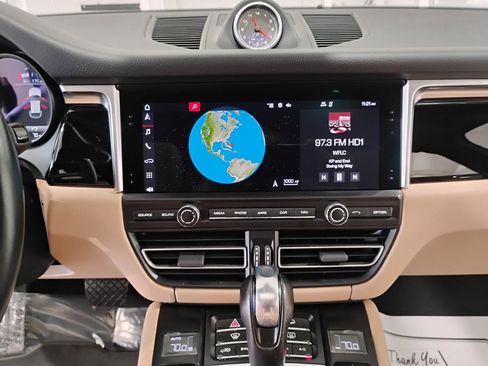 Used 2021 Porsche Macan image 23