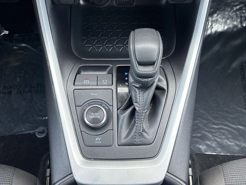 Used 2025 Toyota RAV4 LE image 37