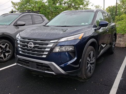 Certified 2026 Nissan Rogue SL AWD/4WD image 3
