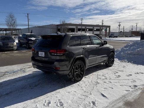 Used 2018 Jeep Grand Cherokee Altitude image 6