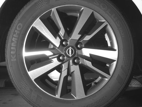 Used 2025 Nissan Versa SV FWD image 18
