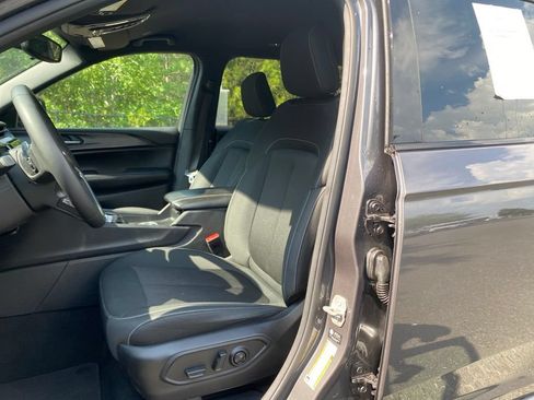 Used 2024 Jeep Grand Cherokee L Laredo RWD image 13