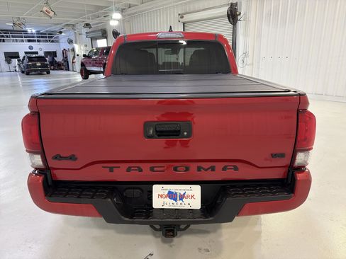 Used 2021 Toyota Tacoma SR5 w/ Technology Package image 4