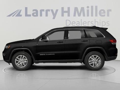Used 2019 Jeep Grand Cherokee Laredo AWD/4WD image 3