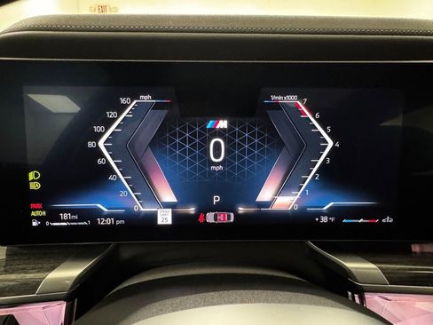 Used 2023 BMW 760i xDrive w/ Executive Package image 32