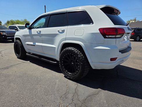 Used 2018 Jeep Grand Cherokee Altitude RWD image 17