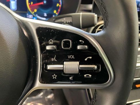 Used 2021 Mercedes-Benz GLC 300 4MATIC w/ Premium Package image 23