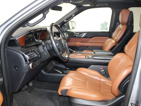 Used 2020 Lincoln Navigator Reserve image 24