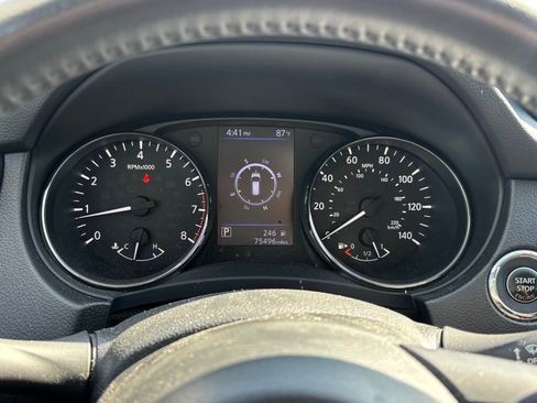 Used 2018 Nissan Rogue SV w/ Premium Package FWD image 14