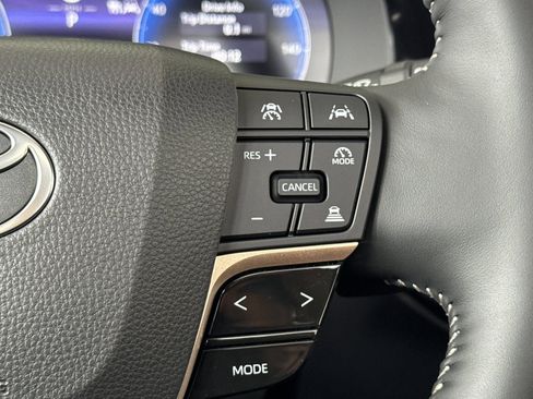 New 2025 Toyota Crown Signia image 28