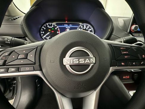 Used 2024 Nissan Sentra SV FWD image 17