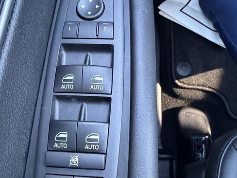 New 2026 Chrysler Pacifica Select image 11