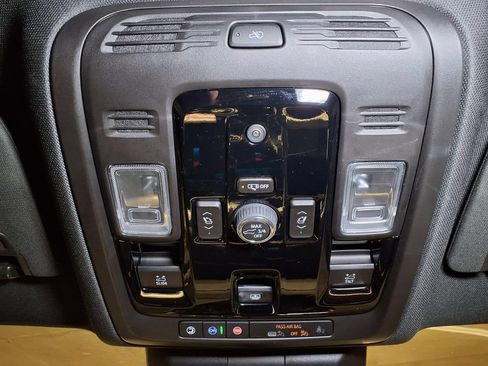 Certified 2025 Cadillac Escalade ESV Premium Luxury AWD/4WD image 6