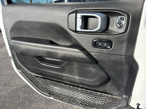 Used 2021 Jeep Gladiator Overland image 13