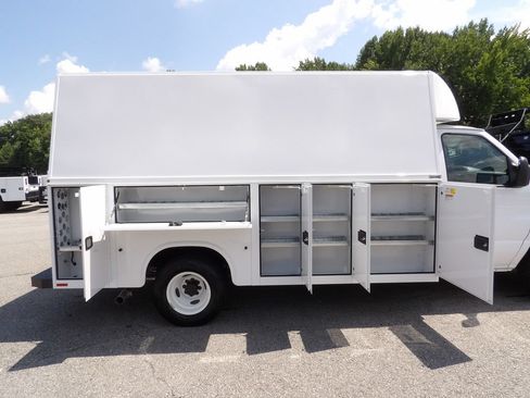 Used 2024 Ford E-350 and Econoline 350 Super Duty w/ Driver's Safety Package RWD image 50