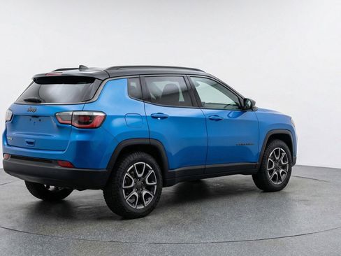 Used 2025 Jeep Compass Trailhawk AWD/4WD image 7