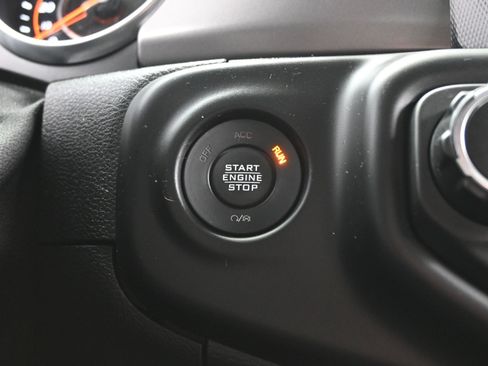 Used 2021 Jeep Gladiator Sport image 21