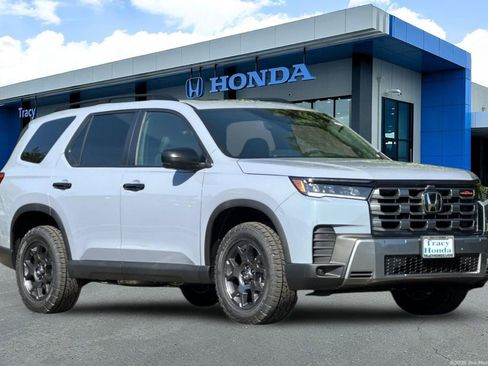 New 2026 Honda Pilot TrailSport image 2