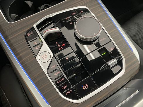 Used 2026 BMW X5 xDrive50e w/ Premium Package image 18