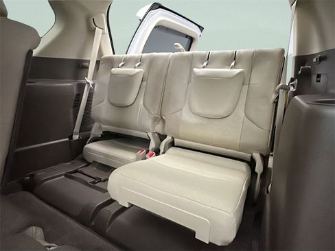 Used 2018 Lexus GX 460 Premium w/ Premium Package image 14