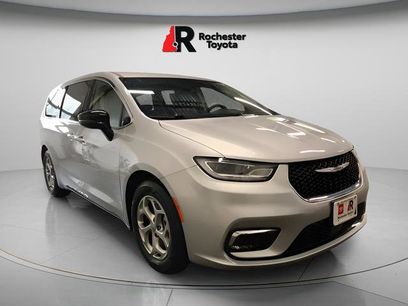 Used 2024 Chrysler Pacifica Limited