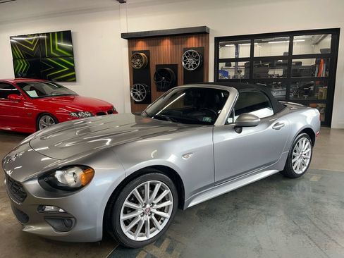 Used 2017 FIAT 124 Spider Lusso RWD image 6